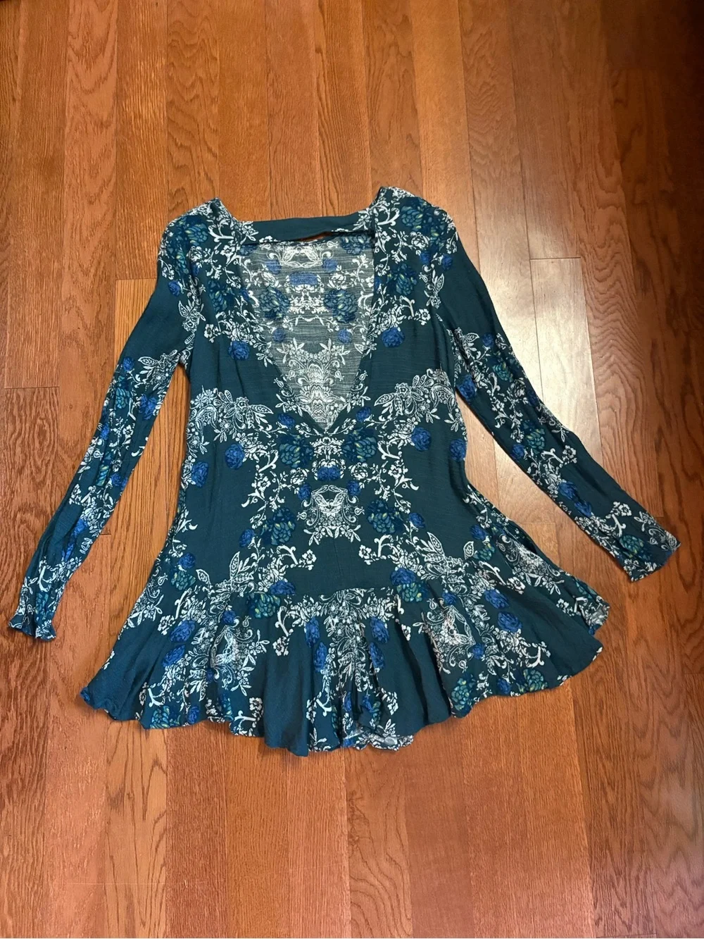 Free People Smooth Talker Tunic Mini Dress. blue/white floral mini dress. XS